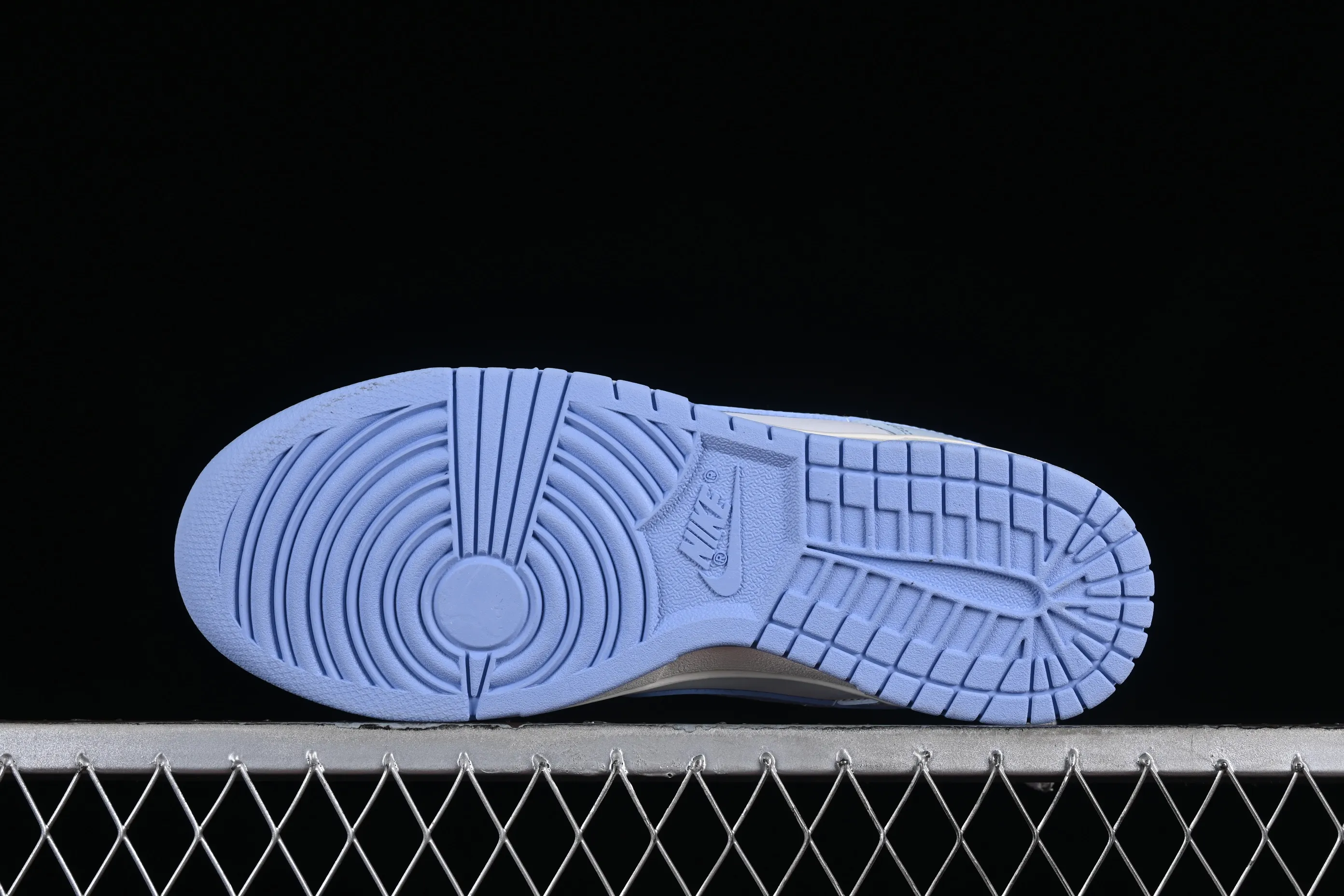 All categories Nk SB Dunk series Nk SB Dunk Low low-top sneakers Z version Nk Dunk Low "Blue Tint" small fresh blue SB low-top casual sneakers DD1873-400